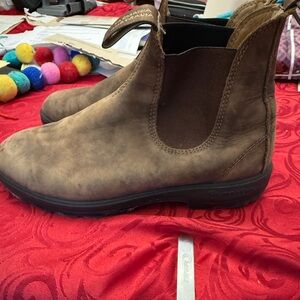 Blundstone women’s brown chelsea boots